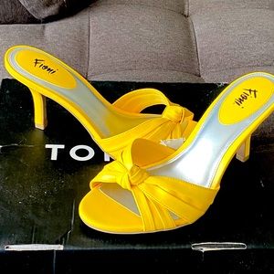 Yellow slide heels- new never worn
